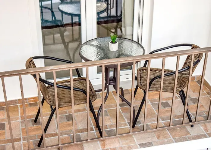 La Maison Plakes 3 Bdr Apt